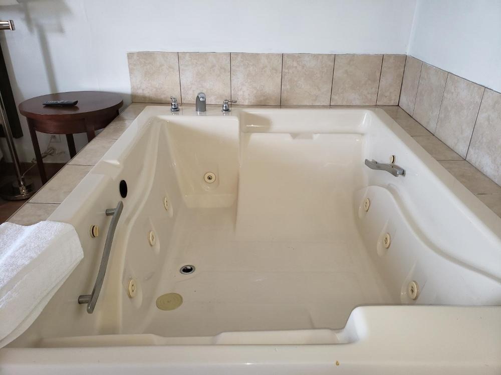 Niagara Falls Courtside Inn