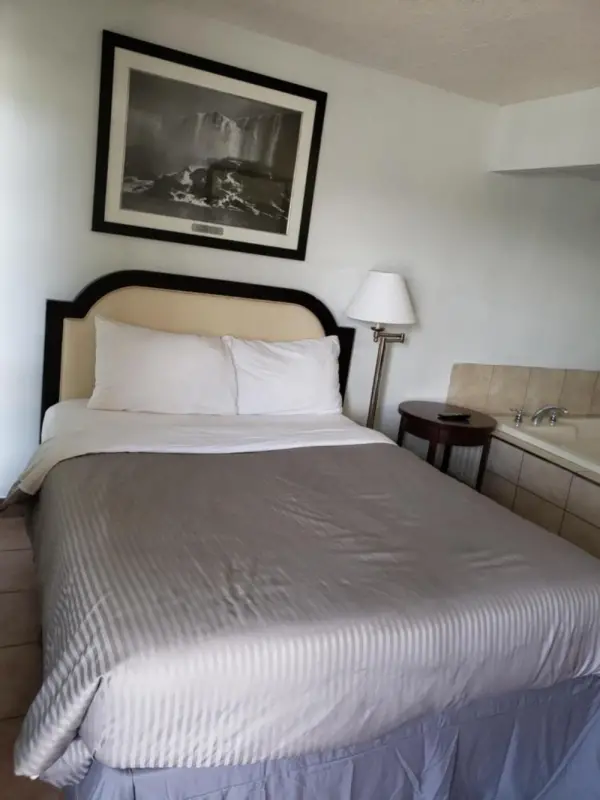 Niagara Falls Courtside Inn 9